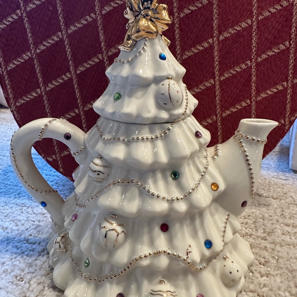 2003 Lennox, the Jewel Christmas Tree Teapot